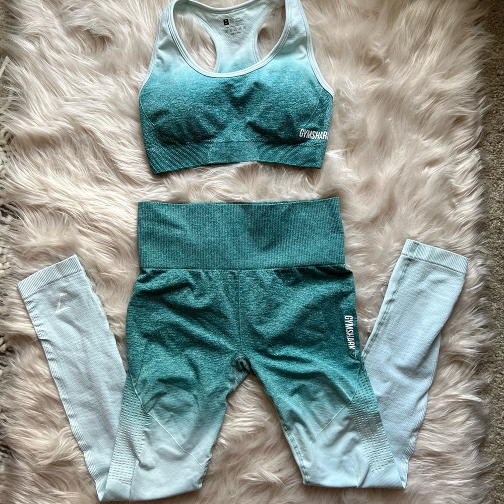 Aqua Ombré Sports Bra & Leggings Workout outfit
